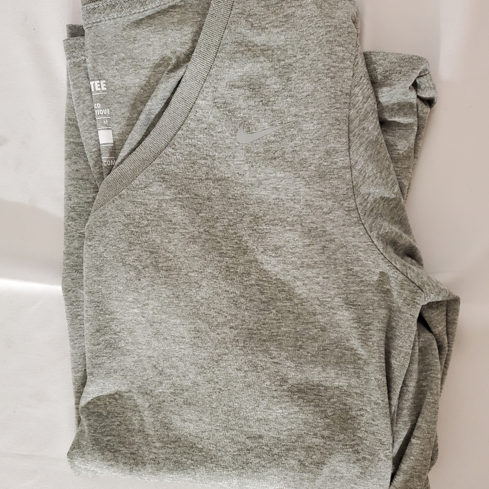 NIKE DRY FIT WOMENS MEDIUM